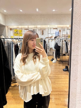 「LOWRYS FARM（ローリーズファーム）のペプラムウラケLS 1074062（スウェット、ホワイト系）」を使った、honon.さん（レディース）の秋コーディネート