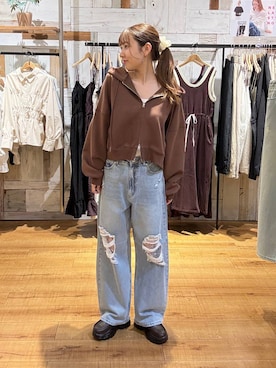 「LOWRYS FARM（ローリーズファーム）のスタイルＵＰクロスカップキャミ　100757（Tシャツ/カットソー、ホワイト系）」を使った、honon.さん（レディース）の秋コーディネート