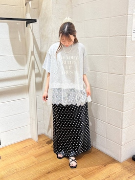 「LOWRYS FARM（ローリーズファーム）のストレッチサテンスカート　 290120（スカート、ブラック系）」を使った、honon.さん（レディース）の夏コーディネート