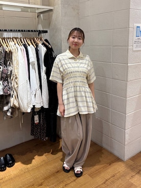 「LOWRYS FARM（ローリーズファーム）のイージーワイドコクーンパンツ 327286（その他パンツ、ベージュ系）」を使った、honon.さん（レディース）の夏コーディネート