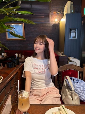 「EGGKAのアイテム（Tシャツ/カットソー、ホワイト系）」を使った、Karinさん（レディース・160cm）の夏コーディネート