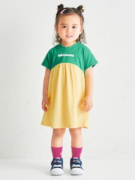 「MIKI HOUSE（ミキハウス）の【WEB限定】バイカラーバックロゴ半袖ワンピース（ワンピース、グリーン系）」を使った、MIKIHOUSE　ミキハウス公式さん（キッズ・110cm）の春コーディネート