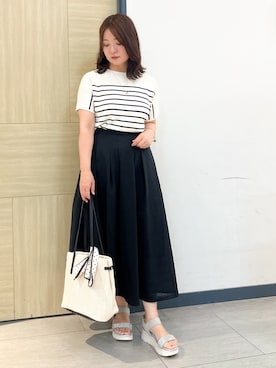 「grove（グローブ）の【シリーズ累計36万枚！名品ニット】やわらかドライタッチ ドルマンニット（ニット/セーター、ホワイト系）」を使った、YOさん（レディース・157cm）の夏コーディネート