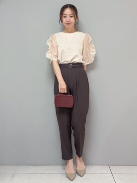 「index（インデックス）の美脚見えストレッチテーパードパンツ【吸水速乾/防シワ/洗濯機OK】《XS～3L》（その他パンツ、ブラウン系）」を使った、yさん（レディース・157cm）の夏コーディネート