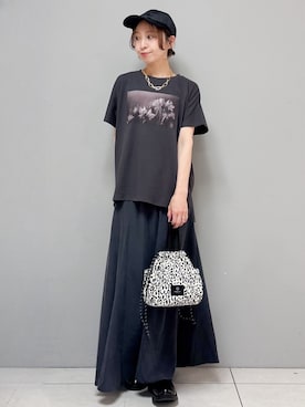 「OPAQUE.CLIP（オペークドットクリップ）のフォトプリントTシャツ【洗濯機OK】（Tシャツ/カットソー、グレー系）」を使った、yさん（レディース・157cm）の夏コーディネート