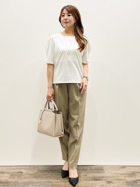 「index（インデックス）の【接触冷感／UVケア】パール調ネックタックスリーブトップス《洗濯機OK／6col》（Tシャツ/カットソー、ホワイト系）」を使った、Asukaさん（レディース・149cm）の秋コーディネート