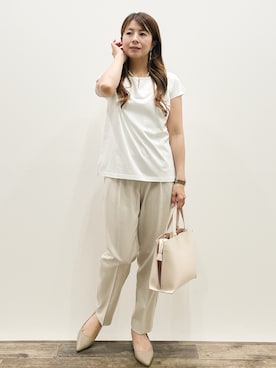 「index（インデックス）の【接触冷感】ビジューキーネックフレンチトップス《UVケア／洗濯機OK／XS～3L／8col》（Tシャツ/カットソー、ホワイト系）」を使った、Asukaさん（レディース・149cm）の夏コーディネート