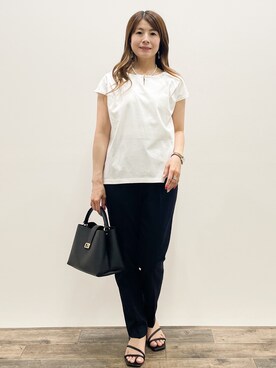 「index（インデックス）の【接触冷感】ビジューキーネックフレンチトップス《UVケア／洗濯機OK／XS～3L／8col》（Tシャツ/カットソー、ホワイト系）」を使った、Asukaさん（レディース・149cm）の春コーディネート
