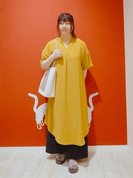 「SHOO・LA・RUE（シューラルー）の【S-LL/洗濯後しわになりにくい/体型カバー】後ろ姿もサマになる バックレースアップチュニック（チュニック、イエロー系）」を使った、みぃーこさん（レディース・155cm）の夏コーディネート