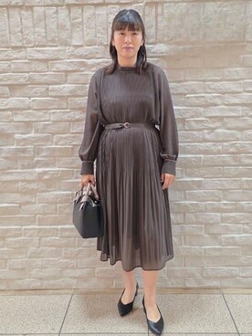 「index（インデックス）の《5色展開/S-3Lサイズ》プリーツフレアワンピース【洗濯機OK/防シワ】（ワンピース、ブラウン系）」を使った、mamiさん（レディース・160cm）の秋コーディネート