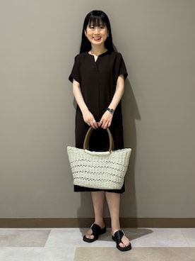 「INDIVI（インディヴィ）の【洗える／UVケア／麻調】スキッパーワンピース（ワンピース、ブラウン系）」を使った、KEIKOさん（レディース・152cm）の夏コーディネート