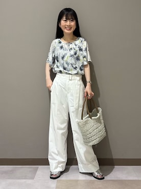 「INDIVI（インディヴィ）の【洗える／SETUP可能】アートフラワープリントブラウス（シャツ/ブラウス、ブラック系）」を使った、KEIKOさん（レディース・152cm）の夏コーディネート