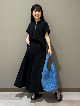 「INDIVI（インディヴィ）の【撥水／UVケア／SETUP可能】軽量タックスキッパーブラウス（シャツ/ブラウス、ブラック系）」を使った、KEIKOさん（レディース・152cm）の夏コーディネート