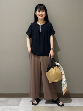 「INDIVI（インディヴィ）の【洗える】無地＆チェーン柄 ギャザートップス（シャツ/ブラウス、ブルー系）」を使った、KEIKOさん（レディース・152cm）の夏コーディネート