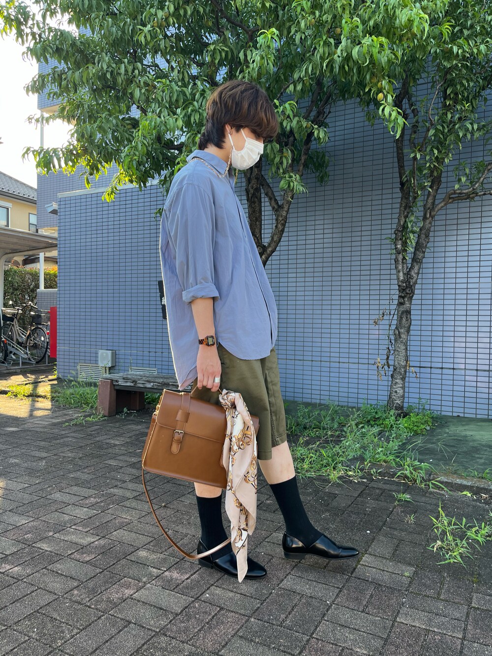「休日スタイル、休日コーデ、きれいめカジュアル、シンプルコーデ、大人コーデ、プチプラ、アースカラー、夏、夏コーデ、いいね、save、フォローお願いします🤑、お洒落さんとつながりたい、シャツスタイル、ハーフパンツ、ショートパンツ、革靴」｜「HARUTAのHARUTA　ハルタ　スポックシューズ　850（ドレスシューズ、ブラック系）」を使った、Mashさん（メンズ・180cm）の夏コーディネートの1枚目の写真