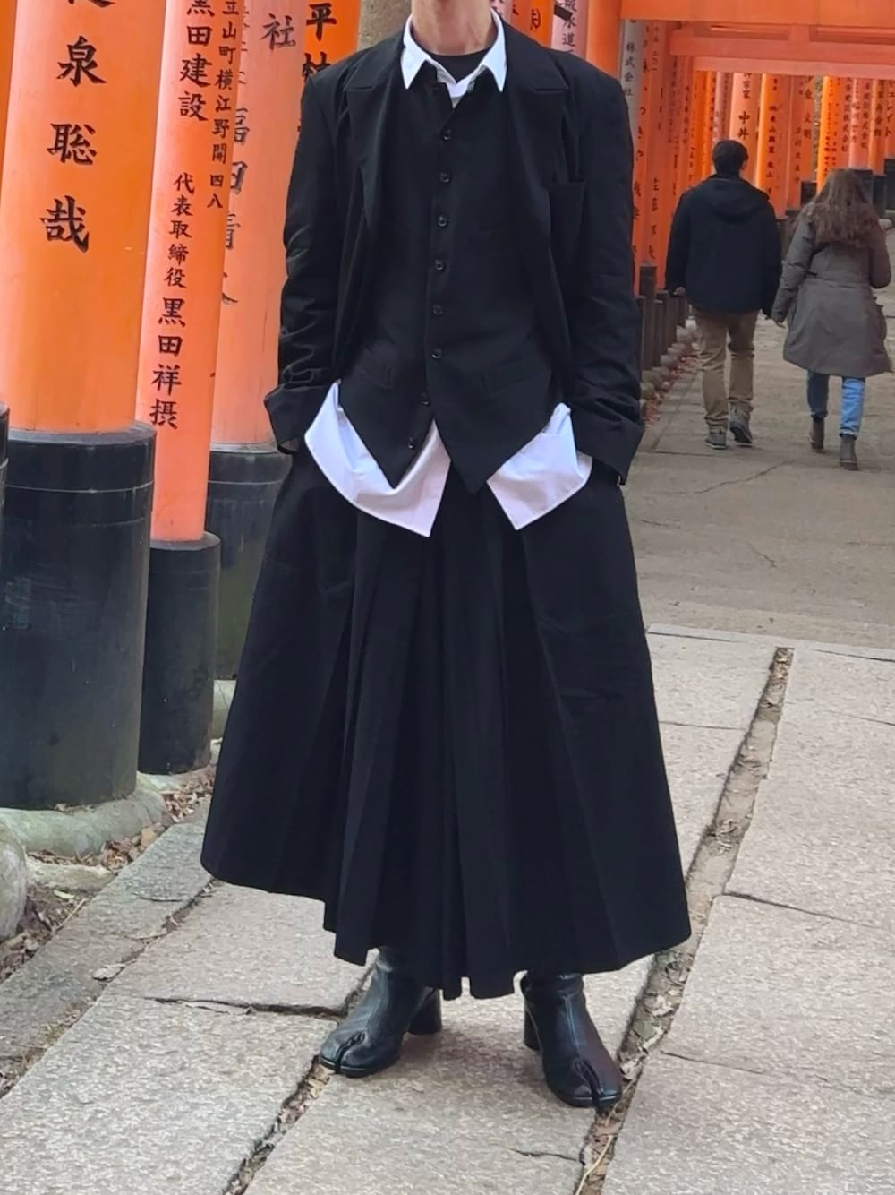 「今日のコーデ、シャツスタイル、休日コーデ、シンプルスタイル、おしゃれさんと繋がりたい、ブラックコーデ、テーラードジャケット、大人カジュアル」｜「Yohji Yamamoto POUR HOMMEのアイテム（その他パンツ、ブラック系）」を使った、黒雪さん（メンズ・178cm）の春コーディネートの1枚目の写真