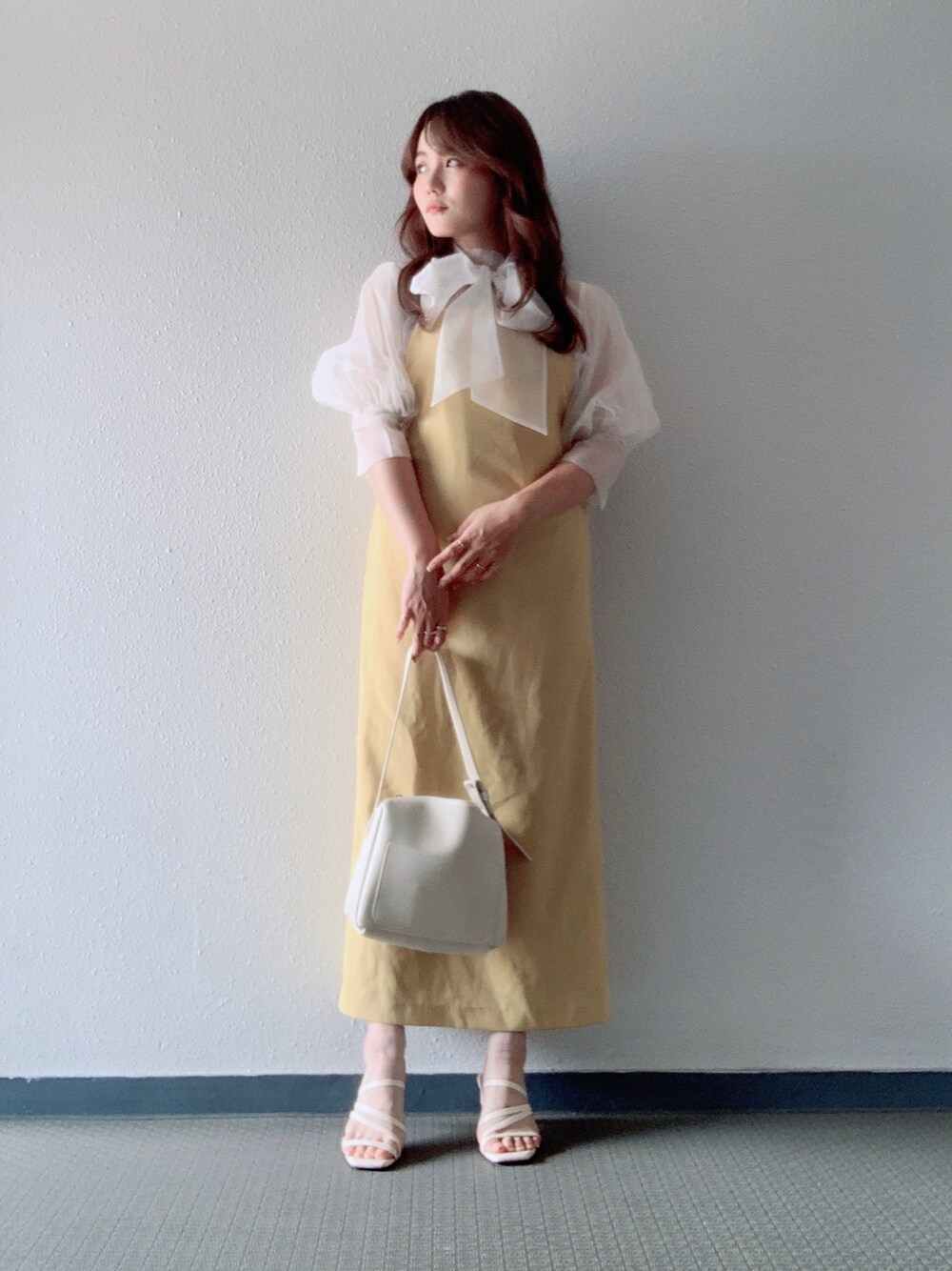 「低身長コーデ、甘々コーデ、シア―ブラウス、ワンピース、イエロー」｜「LILY BROWNのオーガンザ２WAYブラウス（シャツ/ブラウス、ホワイト系）」を使った、Miki yamaokaさん（レディース・150cm）の夏コーディネートの1枚目の写真
