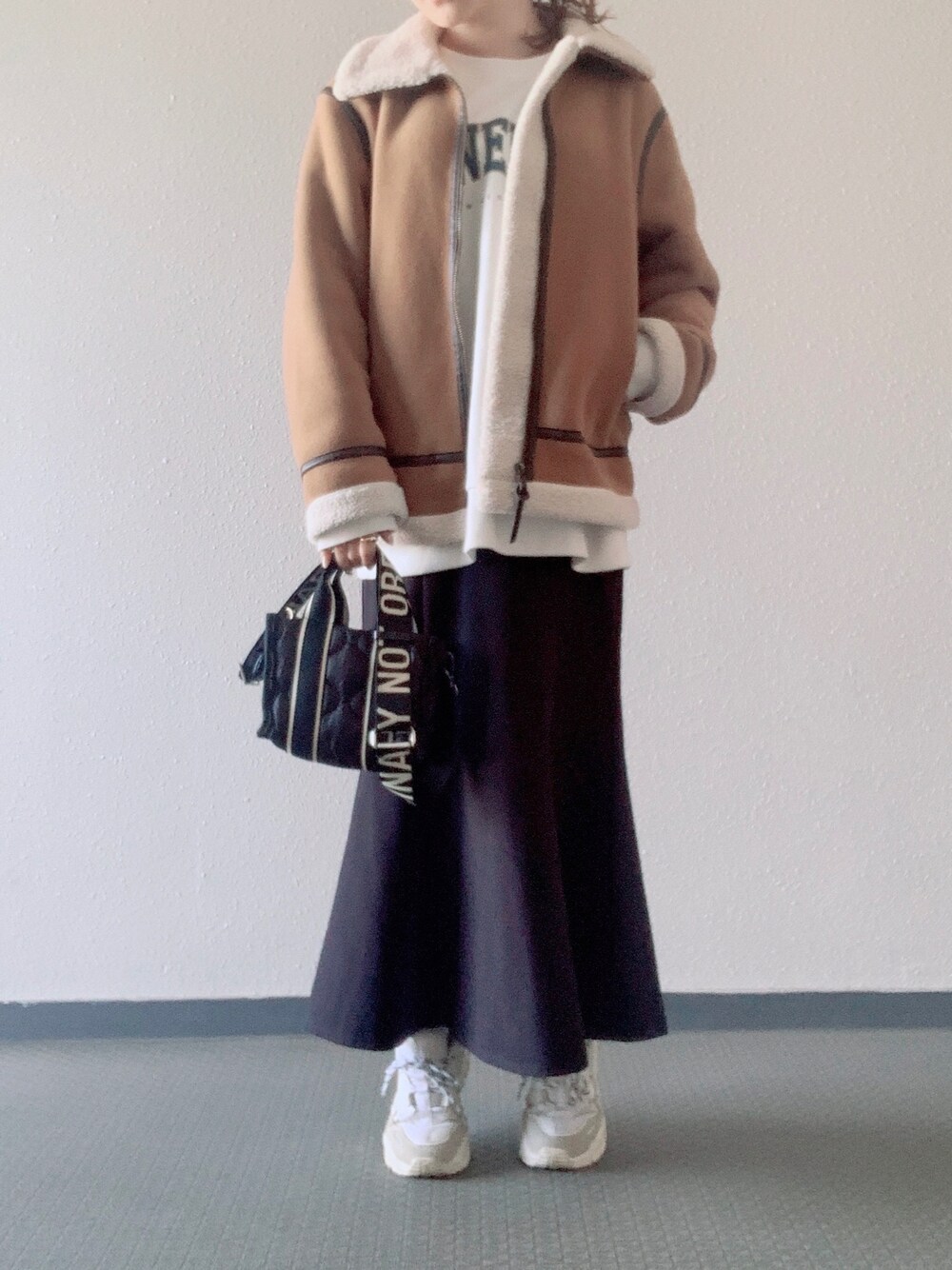 「低身長コーデ、マーメイドスカート、ボアブルゾン、スニーカー」｜「UNIQLOのアイテム（ジャケット/アウター、ブラウン系）」を使った、Miki yamaokaさん（レディース・150cm）の冬コーディネートの1枚目の写真