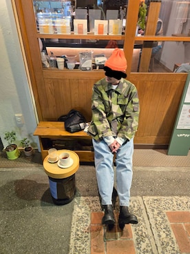 「アイテム（ミリタリージャケット）」を使った、昼からハシゴ酒さんさん（メンズ・165cm）の秋コーディネート