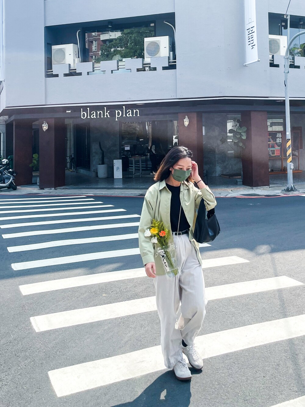 「ootd、休日スタイル、春コーデ」｜「MEIER.Qのアイテム（パンツ、ホワイト系）」を使った、久彥さん（レディース・163cm）の春コーディネートの1枚目の写真