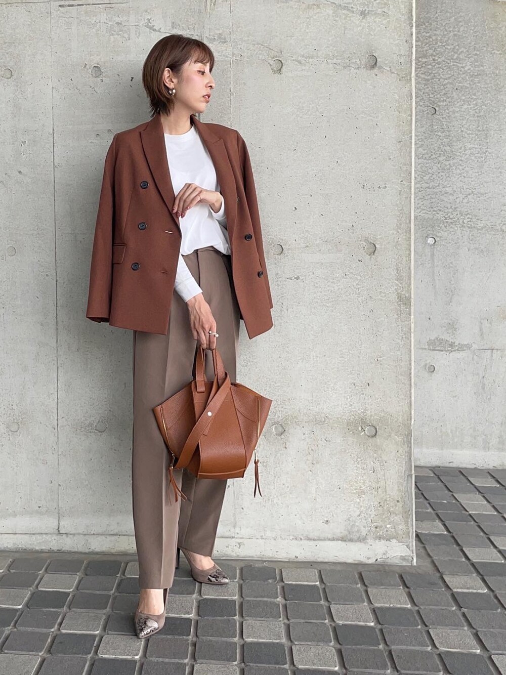 「だから秋服が好き、秋コーデ、シンプルコーデ、オトナカジュアル、秋服、ジャケット、きれいめカジュアル、大人カジュアル、大人コーデ、ZOZOブランドディレクター発掘企画、お仕事コーデ」｜「EUCLAIDのウールライクダブルジャケット（テーラードジャケット、ブラウン系）」を使った、fumikaさん（レディース・163cm）の秋コーディネートの1枚目の写真