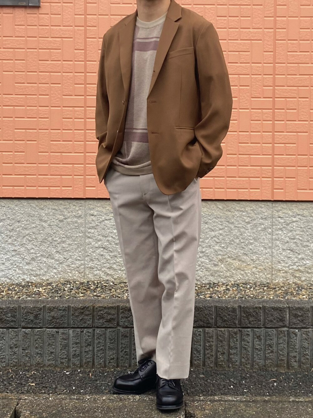 「テーラードジャケット、秋のコーデ、秋服、シンプルスタイル、ブラウンコーデ、低身長コーデ、ブラウン色に染まれ」｜「EDIFICEのアイテム（テーラードジャケット、ブラウン系）」を使った、watanabeさん（メンズ・167cm）の秋コーディネートの1枚目の写真