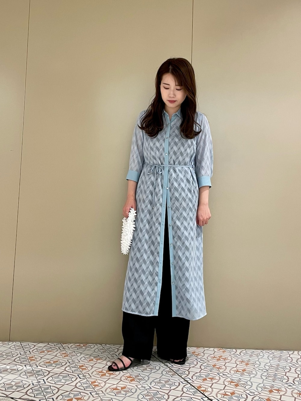「BUNZABURO、LOVELESS、TSURU by mariko oikawa、シアー、シャツワンピ、水色、ワンピース、キレイめカジュアル、低身長コーデ、セレクトショップ、レイヤードスタイル、シアーワンピース、ブルー」｜「LOVELESSのシアージャカードドレス（ワンピース、ブルー系）」を使った、misakiさん（レディース・157cm）の夏コーディネートの1枚目の写真