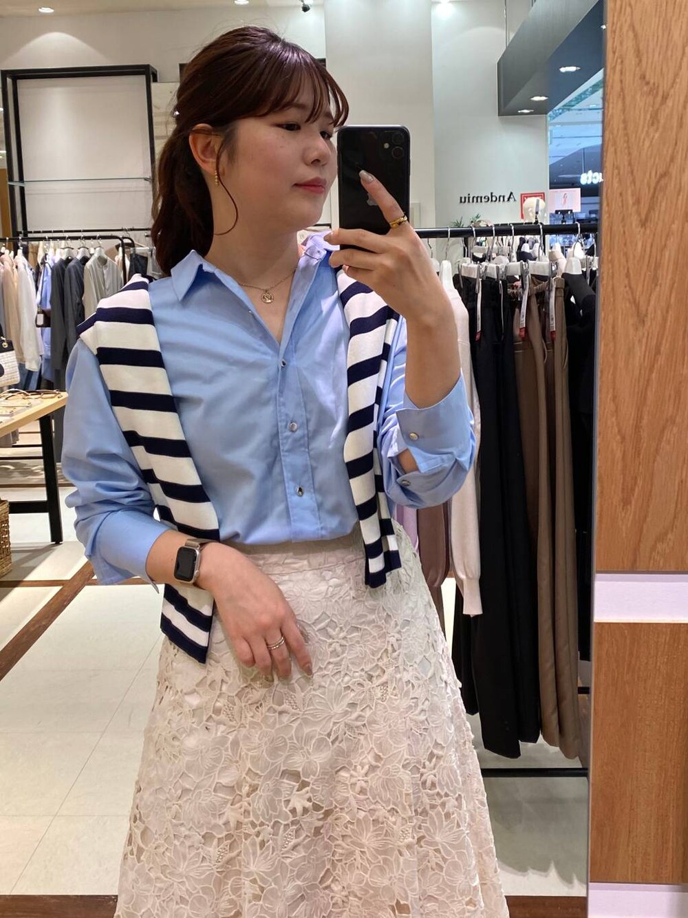 「休日コーデ、高身長、カーディガン、春服みてみて、女子ウケ、カジュアル、体型カバー、Andemiu、ブラウス、春コーデ、春色」｜「Andemiuのキンボタンシャツ287596（シャツ/ブラウス、ブルー系）」を使った、andemiu_mayaさん（レディース・165cm）の冬コーディネートの1枚目の写真
