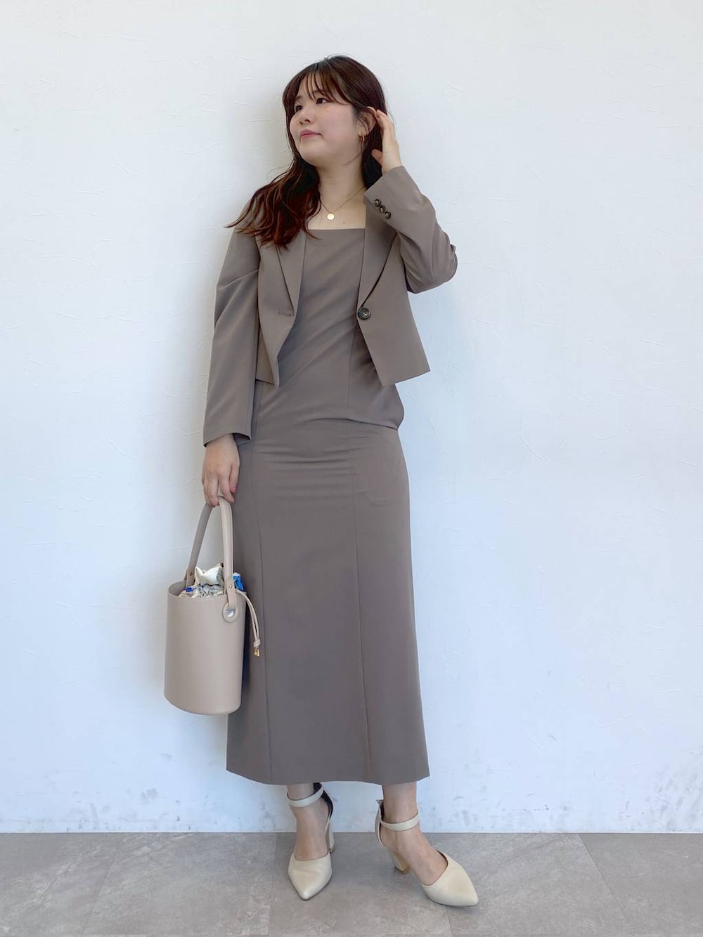 「女子ウケ、カジュアル、体型カバー、休日コーデ、高身長、Andemiu、ジャケット、ジャケットスタイル」｜「Andemiuのセパレートヒールパンプス290966（パンプス、ホワイト系）」を使った、andemiu_mayaさん（レディース・165cm）の春コーディネートの1枚目の写真