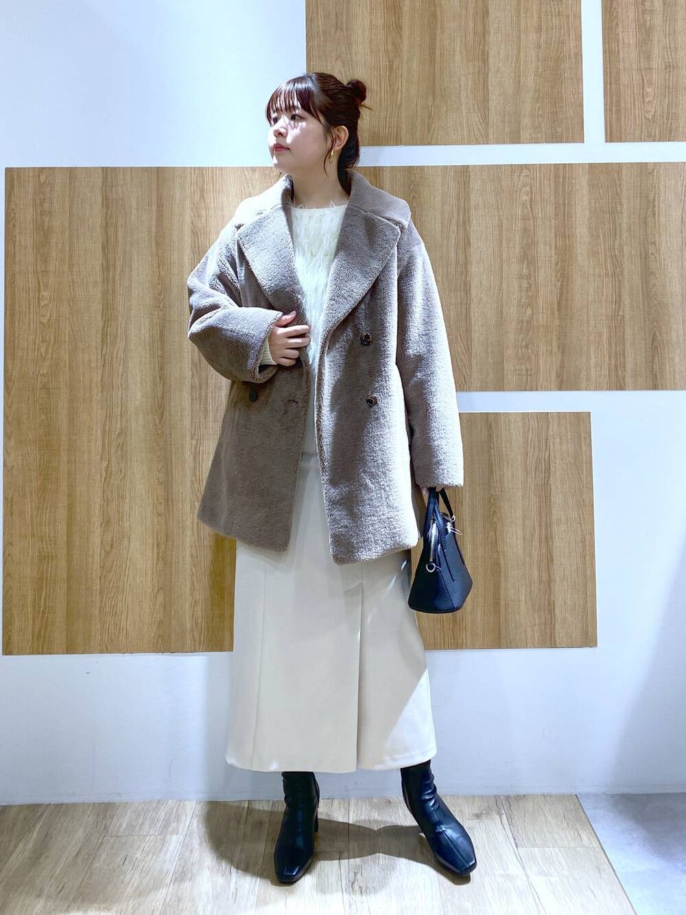 「女子ウケ、カジュアル、体型カバー、休日コーデ、高身長、Andemiu」｜「Andemiuのボアハーフコート126675（ピーコート、ブラウン系）」を使った、andemiu_mayaさん（レディース・165cm）の秋コーディネートの1枚目の写真