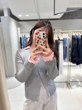 「Andemiu（アンデミュウ）のシャツエリツキニットカーディガン639472（ニット/セーター、グレー系）」を使った、andemiu_mayaさん（レディース・165cm）の春コーディネート