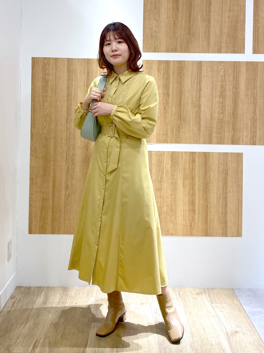 「私の推しブランド、大人女子、ワンピース、春先取り、春、休日コーデ、高身長女子、骨格ウェーブ、イエロー、ハーフムーンバック、andemiu」｜「AndemiuのハーフムーンショルダーＢＡＧ185448（ショルダーバッグ、グリーン系）」を使った、andemiu_mayaさん（レディース・165cm）の冬コーディネートの1枚目の写真