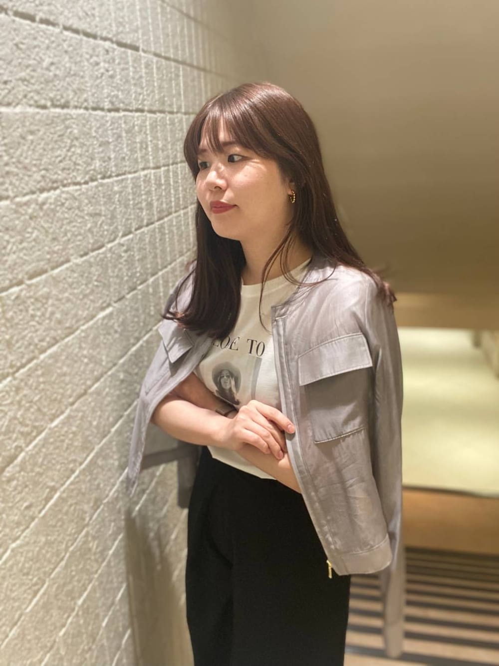 「女子ウケ、カジュアル、体型カバー、休日コーデ、高身長、Andemiu」｜「AndemiuのアソートフォトTシャツ450893（Tシャツ/カットソー、ホワイト系）」を使った、andemiu_mayaさん（レディース・165cm）の春コーディネートの1枚目の写真