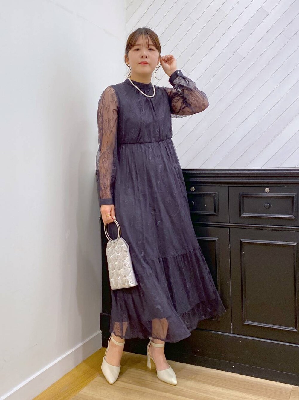 「女子ウケ、カジュアル、体型カバー、休日コーデ、高身長、Andemiu、オケージョン、きれいめ、ワンピース」｜「Andemiuのパールメタルアクセントネックレス139103（ネックレス、ゴールド系）」を使った、andemiu_mayaさん（レディース・165cm）の冬コーディネートの1枚目の写真