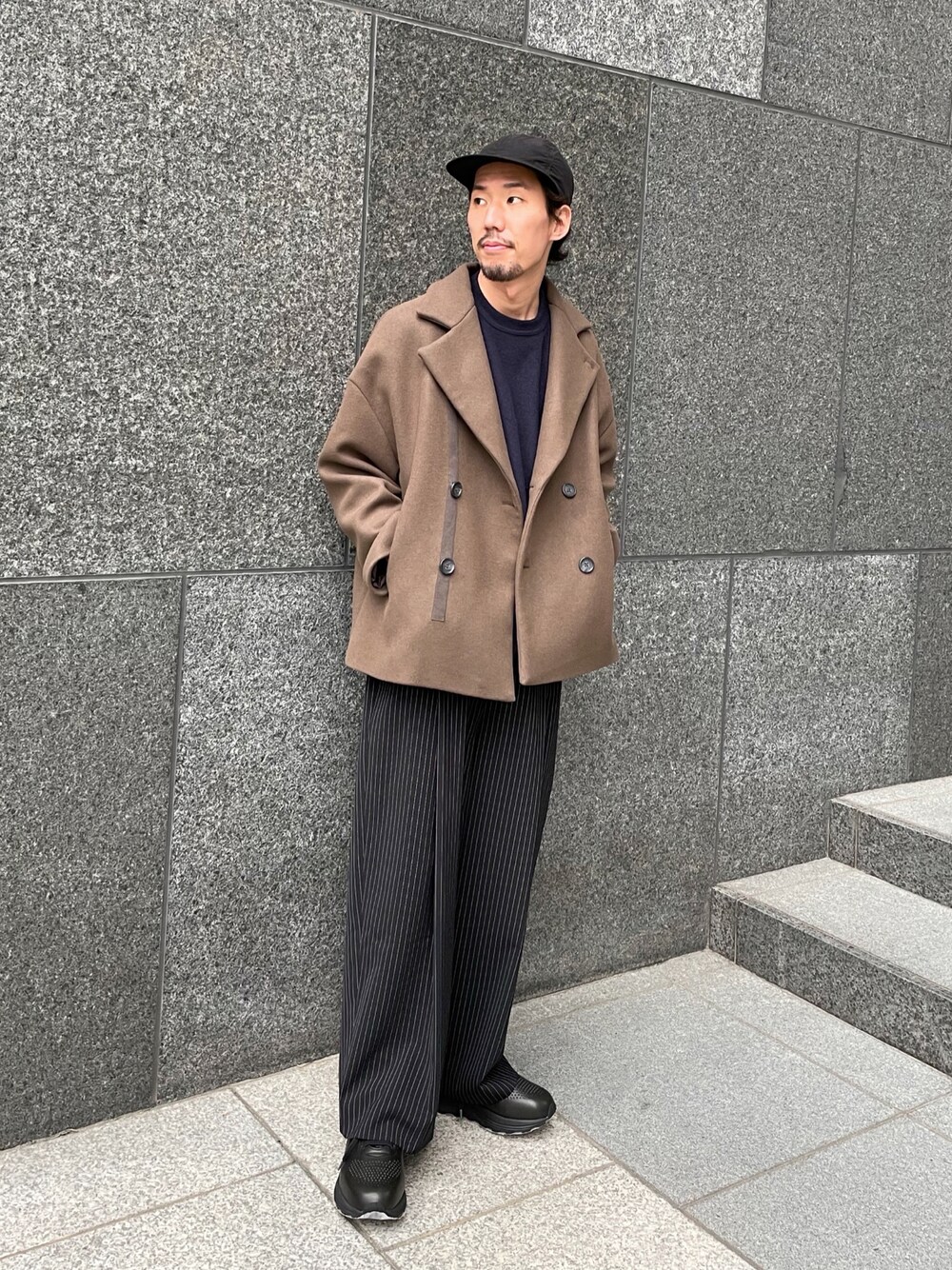 「Lui's、ルイス(Lui's)、CLANE、クラネ(CLANE)、クラネ、クラネオム、CLANEHOMME、シンプルコーデ、大人コーデ、冬コーデ」｜「Lui'sのストライプワイドパンツ（その他パンツ、ブラック系）」を使った、タシロさん（メンズ・175cm）の冬コーディネートの1枚目の写真