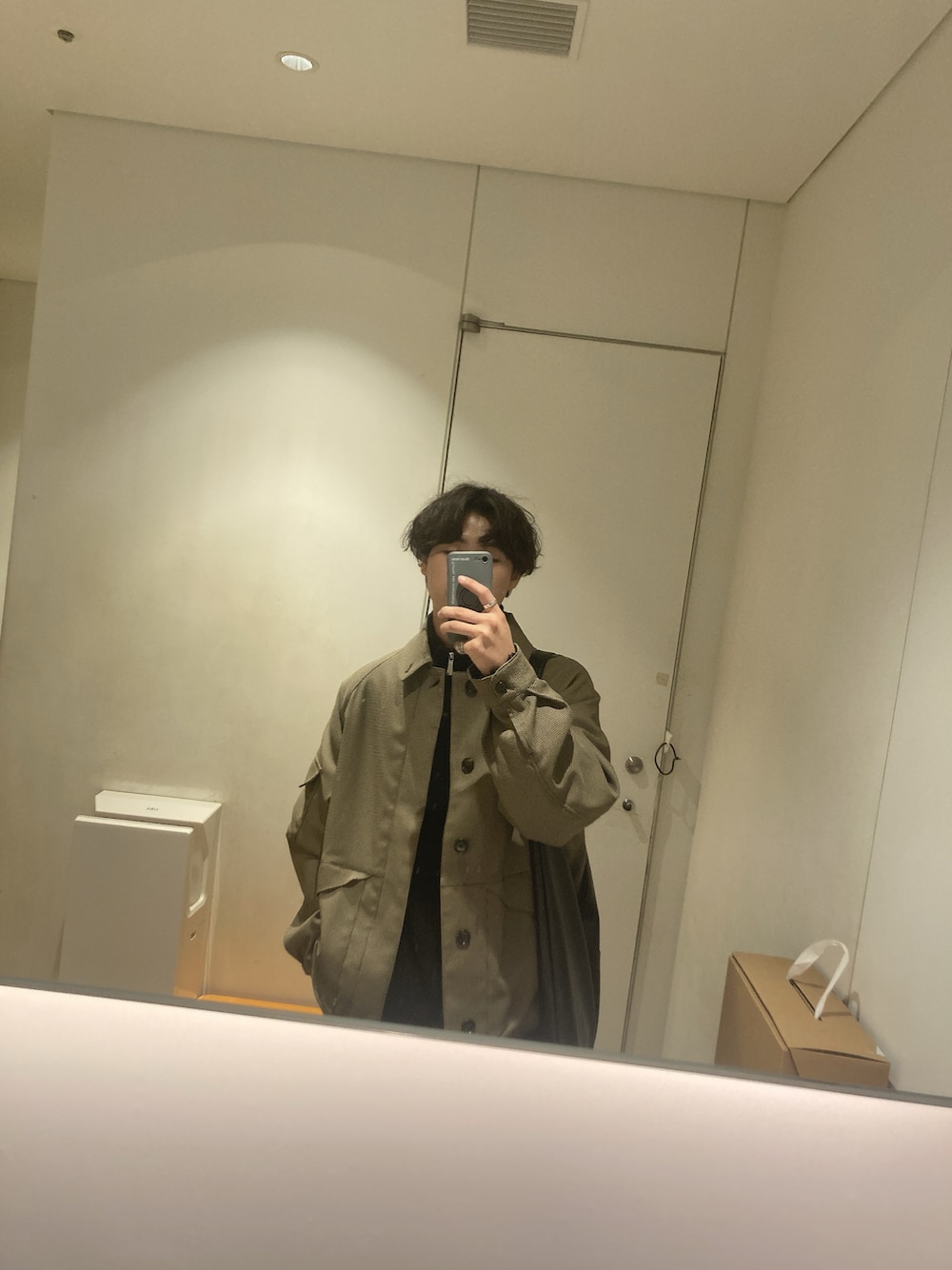 「MONKEY TIMEのアイテム（ブルゾン、ベージュ系）」を使った、Rさん（メンズ・165cm）の春コーディネートの1枚目の写真