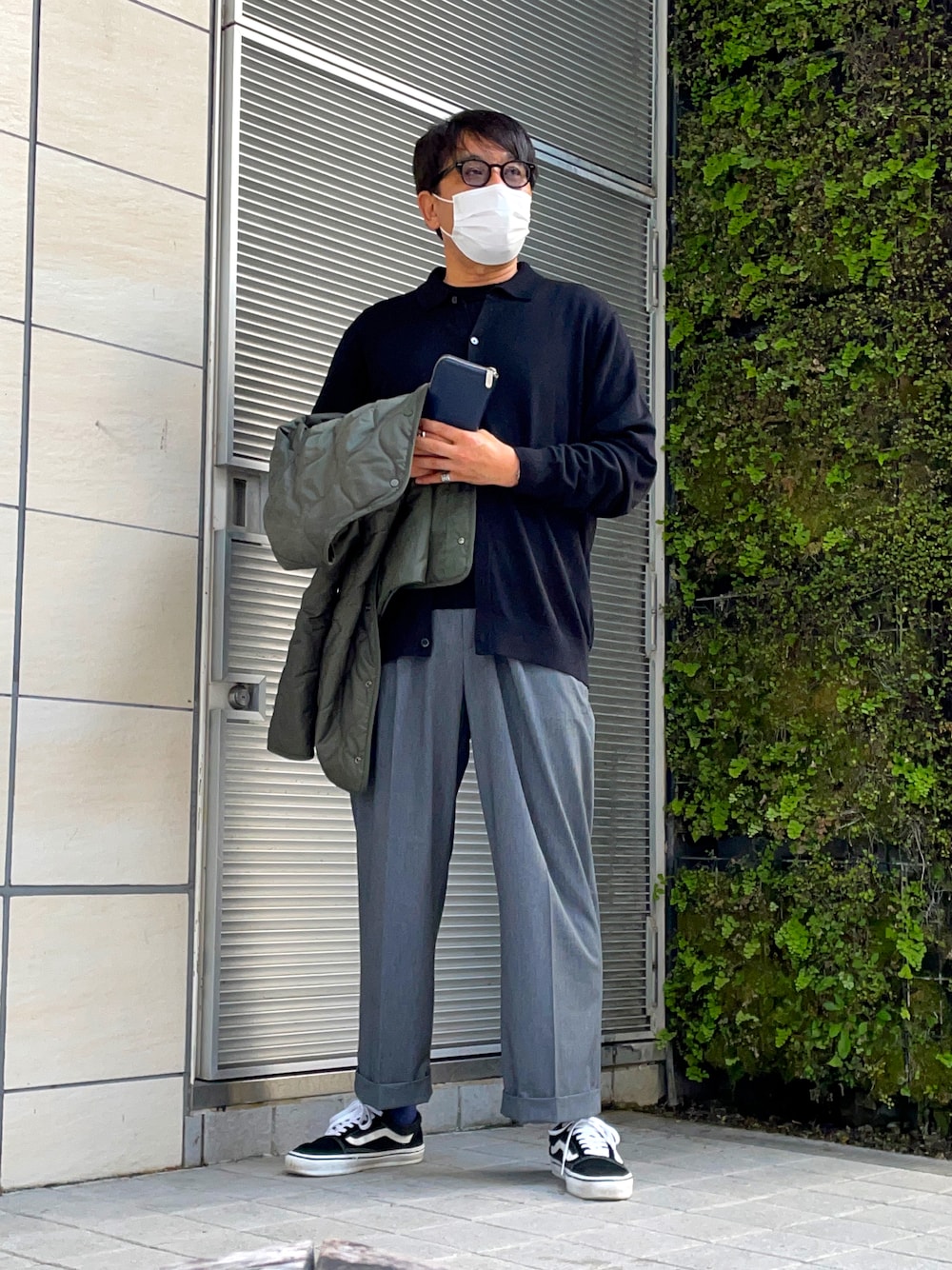 「大人カジュアル、ワイドパンツ、おしゃれさんと繋がりたい、きれいめカジュアル、親子コーデ、父娘、息子くん、今週末、Rinと２人で、すき焼き」｜「UNIQLOのアイテム（スラックス、グレー系）」を使った、Rinさん（レディース・152cm）の冬コーディネートの1枚目の写真