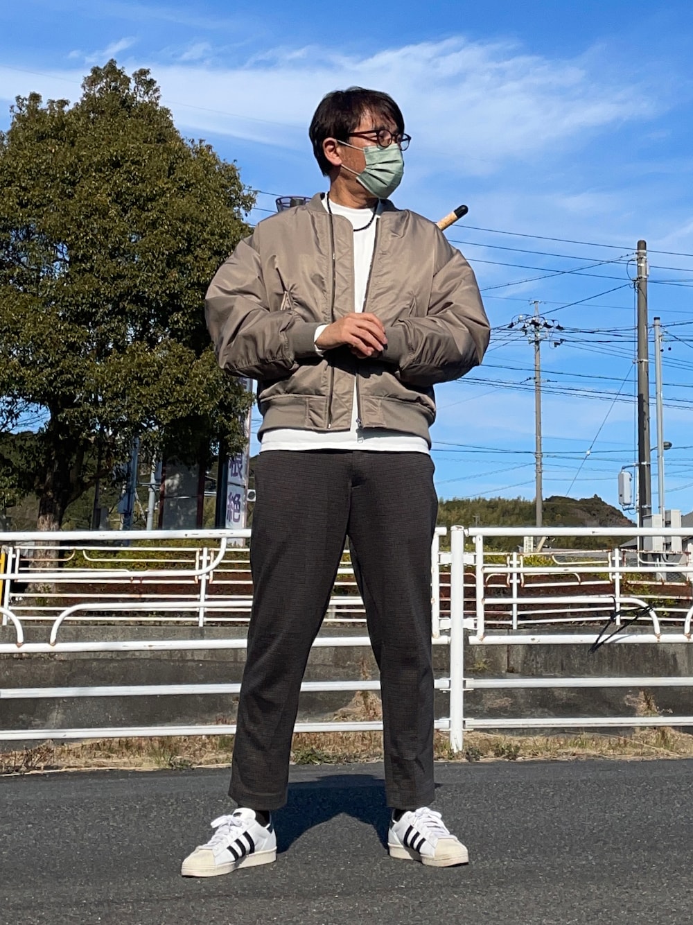 「オトナカジュアル、冬、おしゃれさんと繋がりたい、MA-1、カジュアル、親子コーデ、父、娘、20210821、出演させてもらいました！、まだアプデしてないの、なにわ男子」｜「GUのアイテム（MA-1、ベージュ系）」を使った、Rinさん（レディース・152cm）の冬コーディネートの1枚目の写真