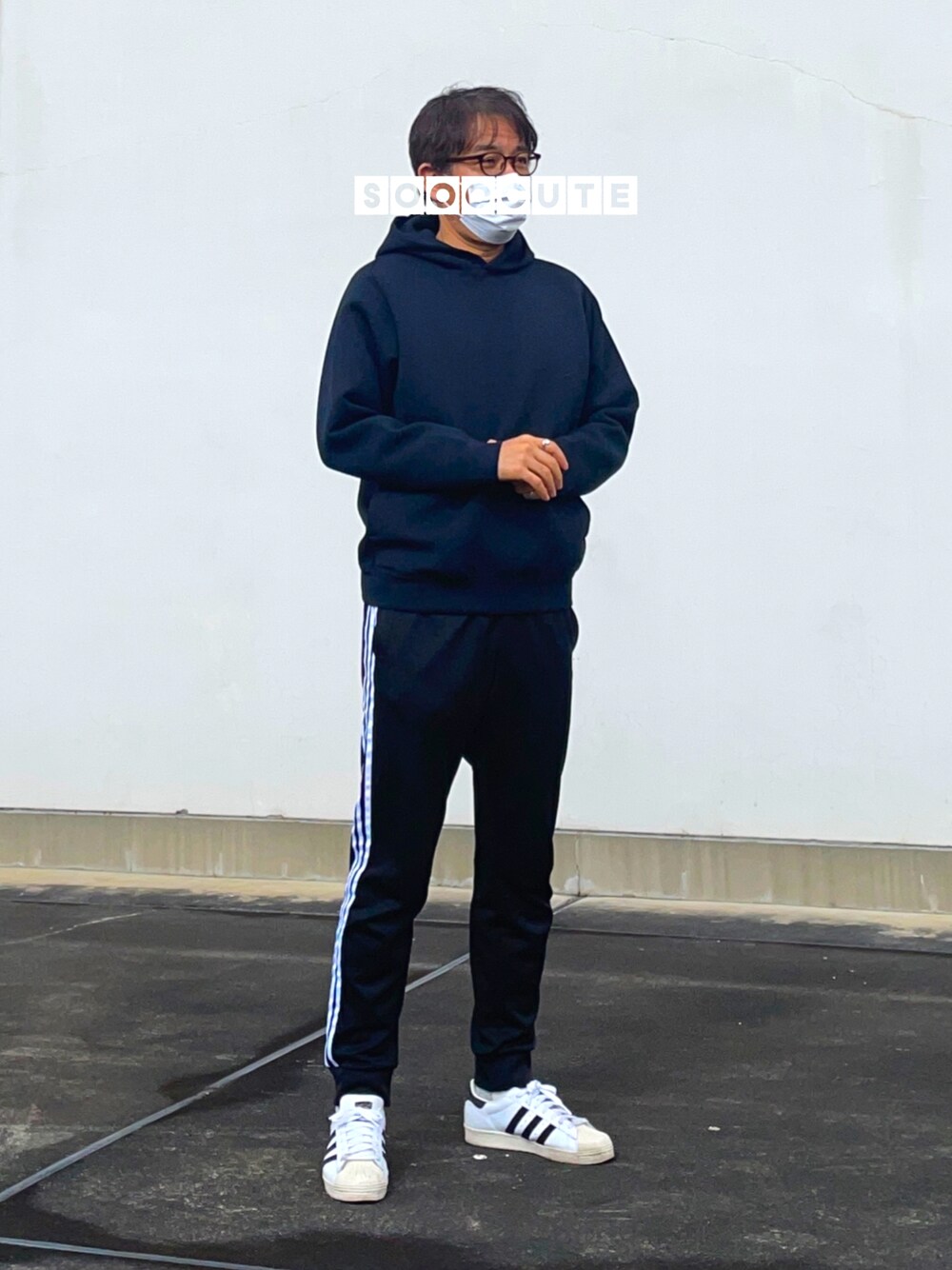 「大人カジュアル、シンプル、adidas、親子コーデ、父娘、まだアプデしてないの、出演させてもらいました！、20210821、なにわ男子」｜「adidasの＜adidas（アディダス）＞ SUPERSTAR 80s/スニーカー（スニーカー、ホワイト系）」を使った、Rinさん（レディース・152cm）の冬コーディネートの1枚目の写真