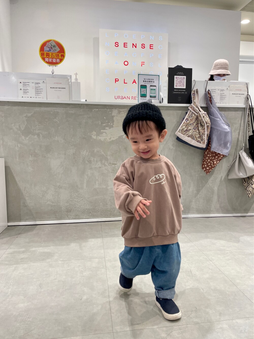 「街頭穿搭」｜「GUのアイテム（デニムパンツ、ブルー系）」を使った、Joeさん（メンズ・178cm）の冬コーディネートの1枚目の写真