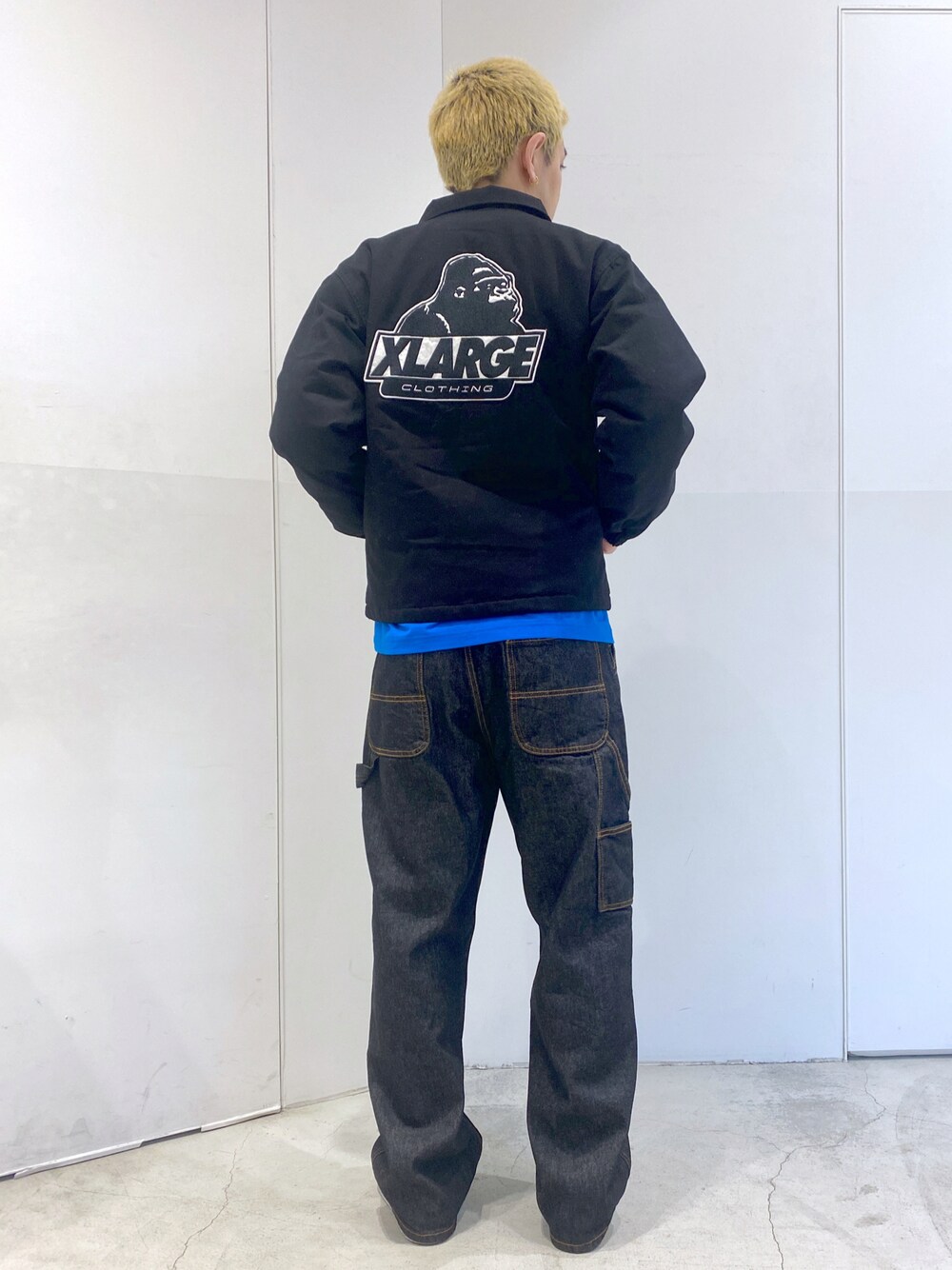 「XLARGEのOG DUCK COACHES JACKET（ブルゾン、ブラック系）」を使った、中山 麗士さん（メンズ・178cm）の冬コーディネートの1枚目の写真
