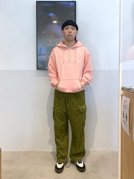 メンズのパーカー ピンク 桃色系 ブランドロゴ コーディネート Zozotown