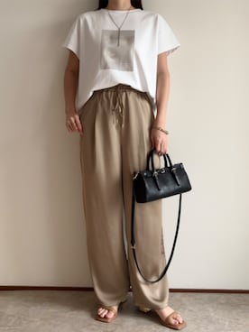 「Emma Taylor（エマテイラー）のストレッチサテンタックワイドイージーパンツ（その他パンツ、ベージュ系）」を使った、STYLEDOORさん（レディース・158cm）の春コーディネート