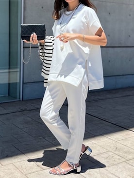 「Emma Taylor（エマテイラー）の【着ごこちシリーズ】ライトダンボールサイドZIPクルーネックプルオーバー（Tシャツ/カットソー、ホワイト系）」を使った、STYLEDOORさん（レディース・165cm）の夏コーディネート