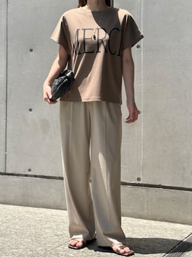 「Emma Taylor（エマテイラー）の【身体のラインを拾わない◎】シルクタッチスムースドルマンアソートプリントTシャツ（Tシャツ/カットソー、ブラウン系）」を使った、STYLEDOORさん（レディース・165cm）の夏コーディネート