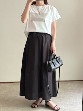 「Emma Taylor（エマテイラー）の【身体のラインを拾わない◎】シルクタッチスムースドルマンアソートプリントTシャツ（Tシャツ/カットソー、ホワイト系）」を使った、STYLEDOORさん（レディース・165cm）の夏コーディネート
