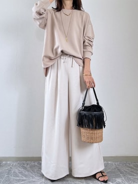 「Emma Taylor（エマテイラー）のライトダンボールバイカラージッププルオーバー（Tシャツ/カットソー、ベージュ系）」を使った、STYLEDOORさん（レディース・157cm）の春コーディネート