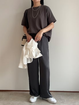 「Emma Taylor（エマテイラー）のストレッチサテンタックワイドイージーパンツ（その他パンツ、グレー系）」を使った、STYLEDOORさん（レディース・165cm）の夏コーディネート