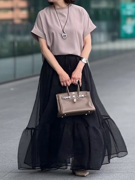 「Emma Taylor（エマテイラー）のバックジップサテンTブラウス（シャツ/ブラウス、ベージュ系）」を使った、STYLEDOORさん（レディース・157cm）の春コーディネート