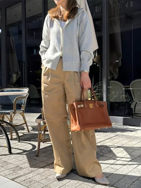 「アイテム（パーカー、シルバー系）」を使った、STYLEDOORさん（レディース・161cm）の秋コーディネート